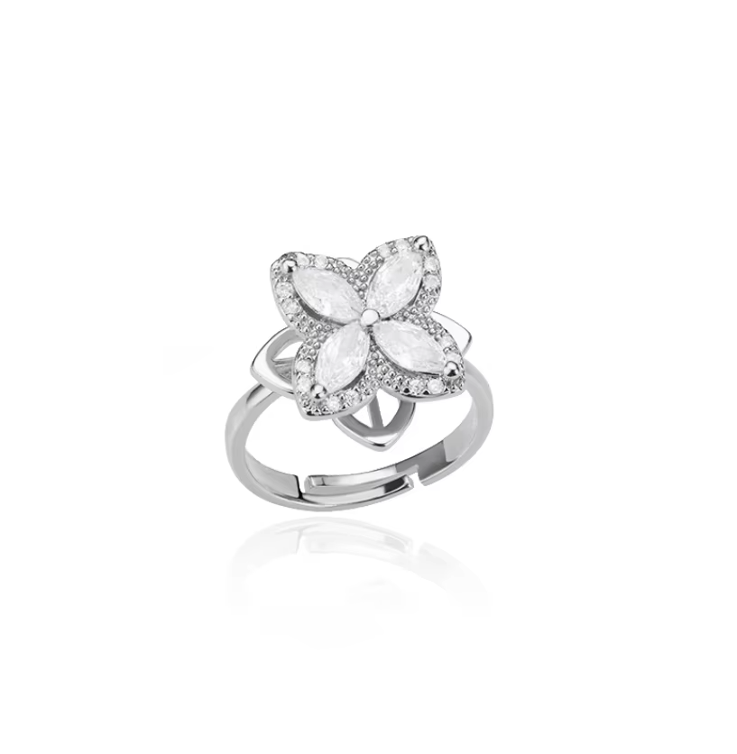 Qamar Aisha Clover Ring