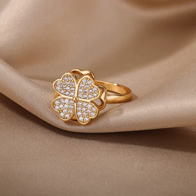 Qamar Aisha Clover Ring