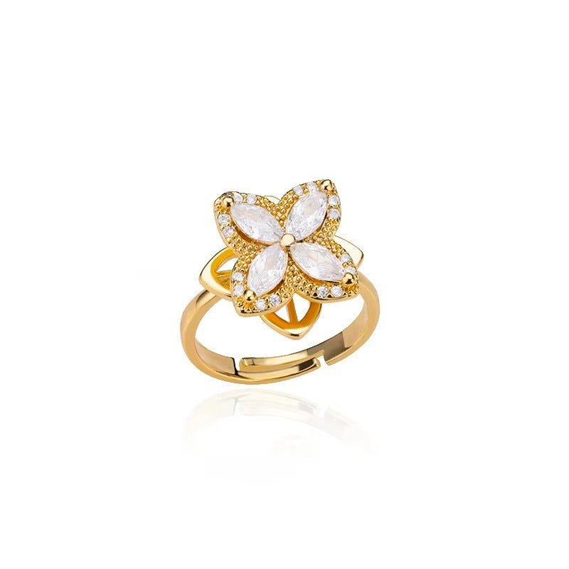 Qamar Aisha Clover Ring